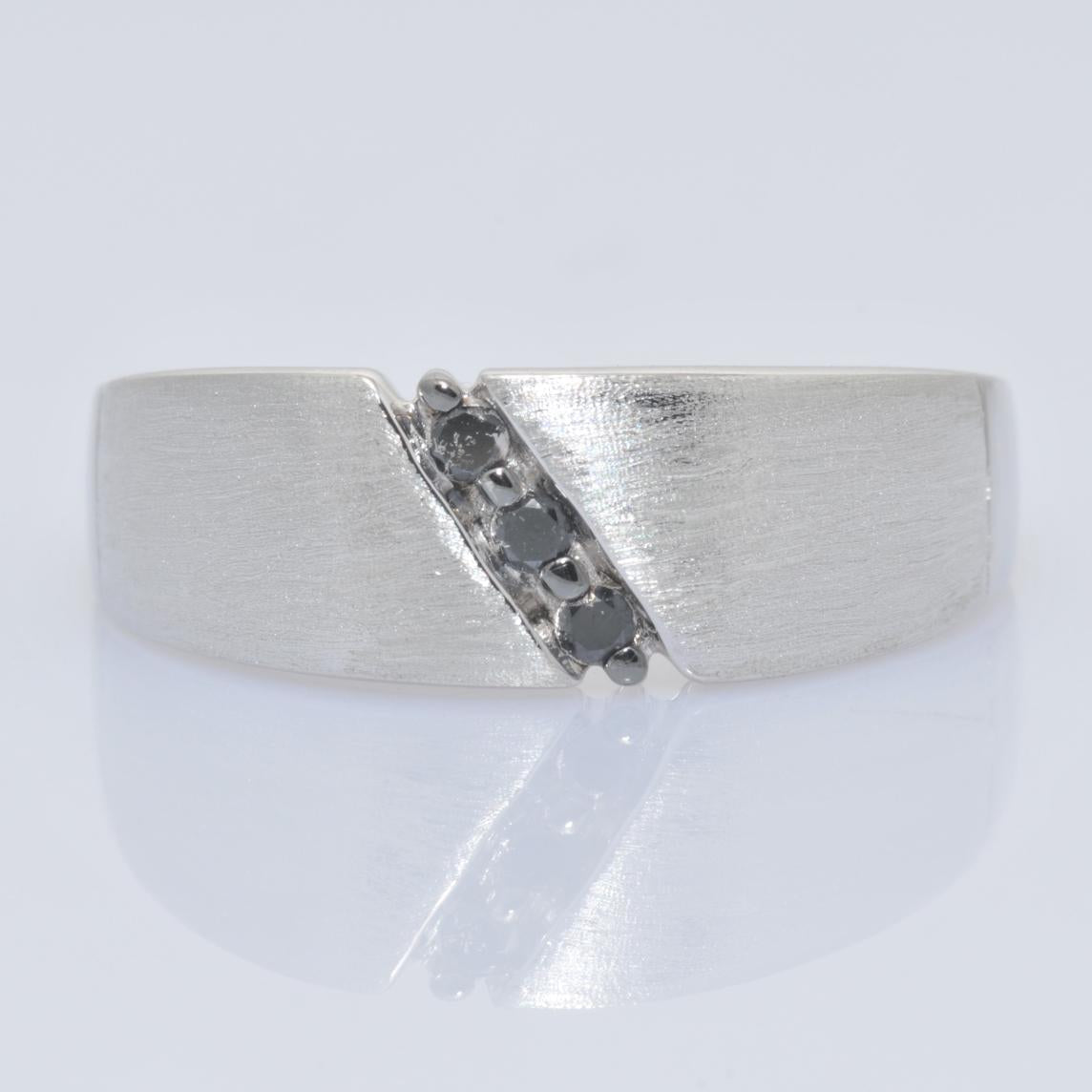 10906R Ring With Diamond