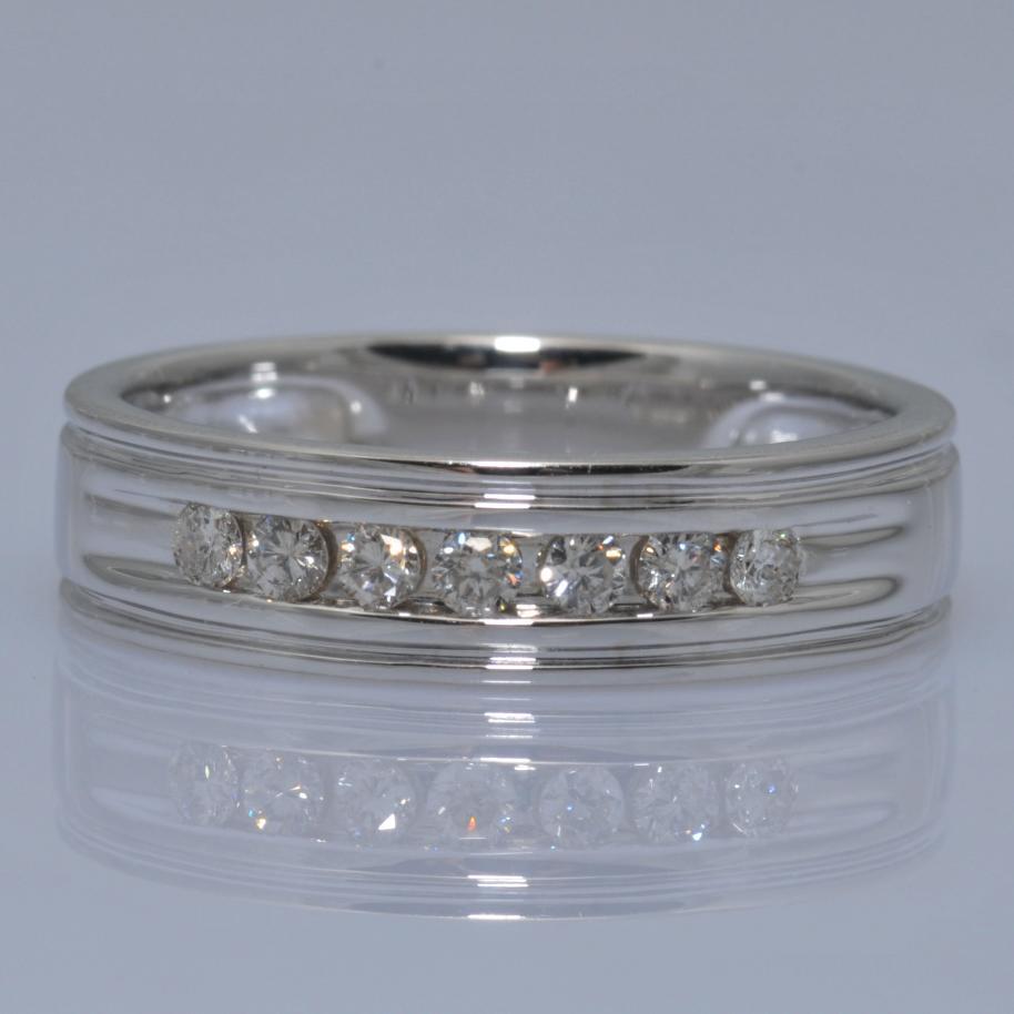 11496R Ring With Diamonds