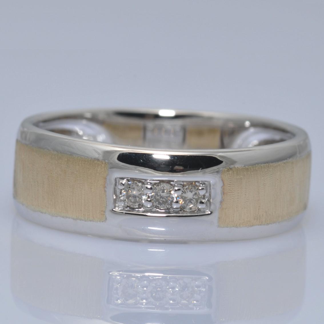 11501R Ring With Diamonds
