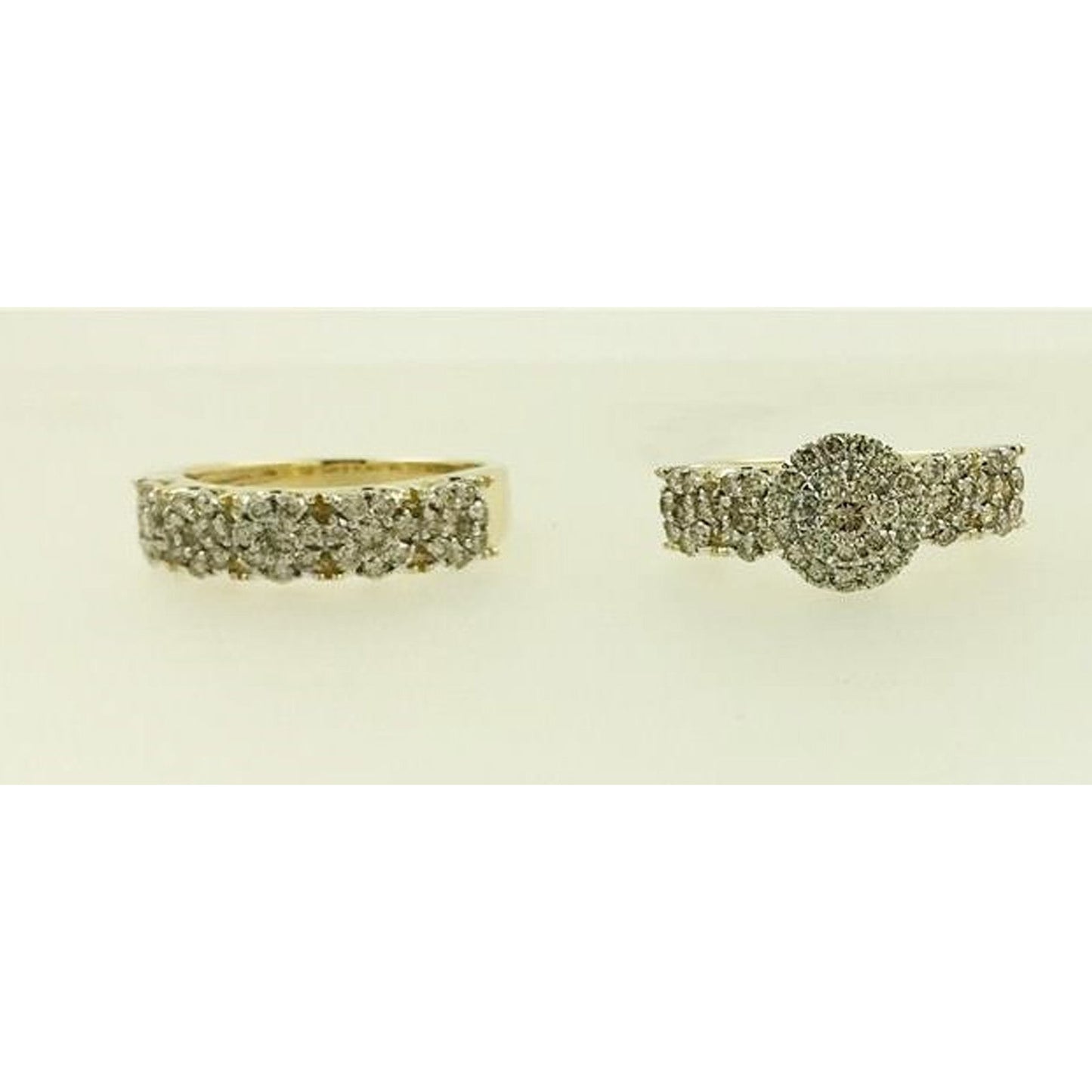 16523R Ring With Diamonds