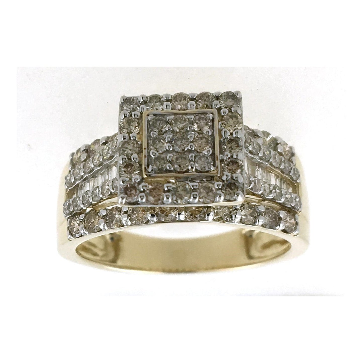 17033R Ring With Diamonds