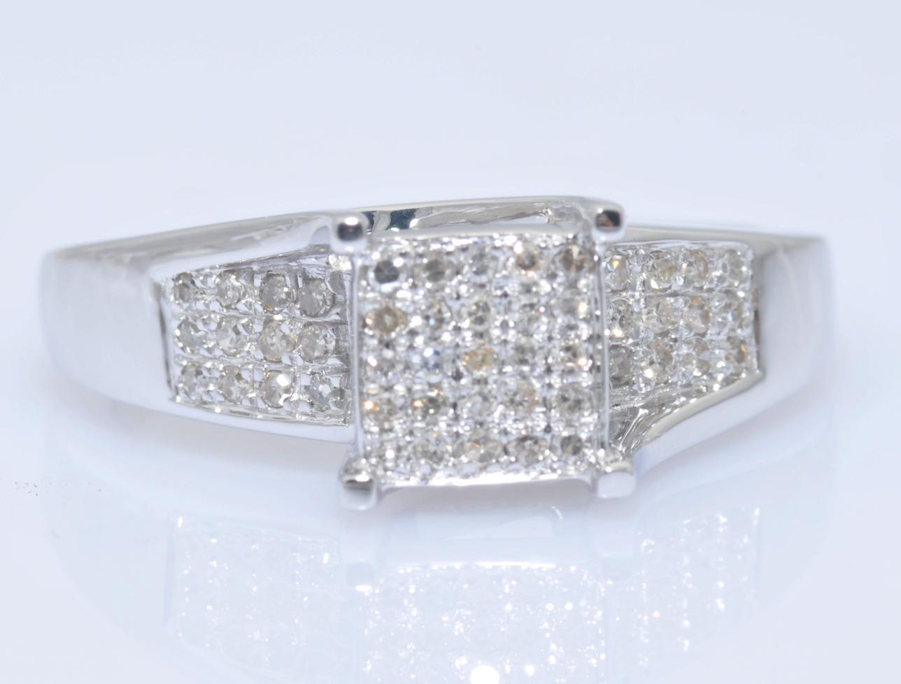 8899R Ring With Diamond